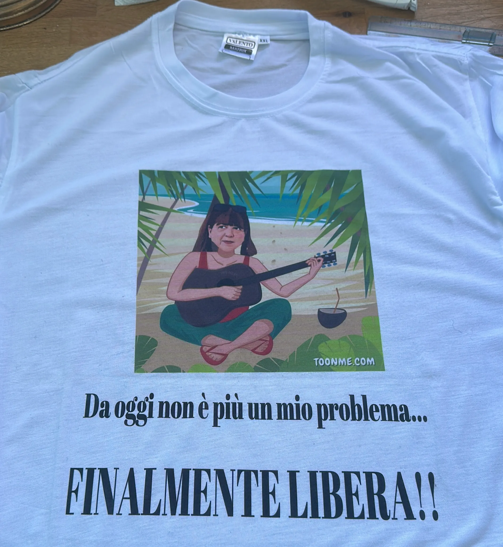 Maglietta con stampa subliminale